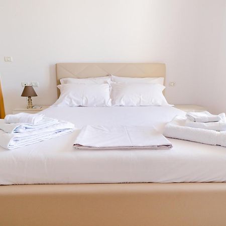 Sea Gem Apartment Vlorë Esterno foto