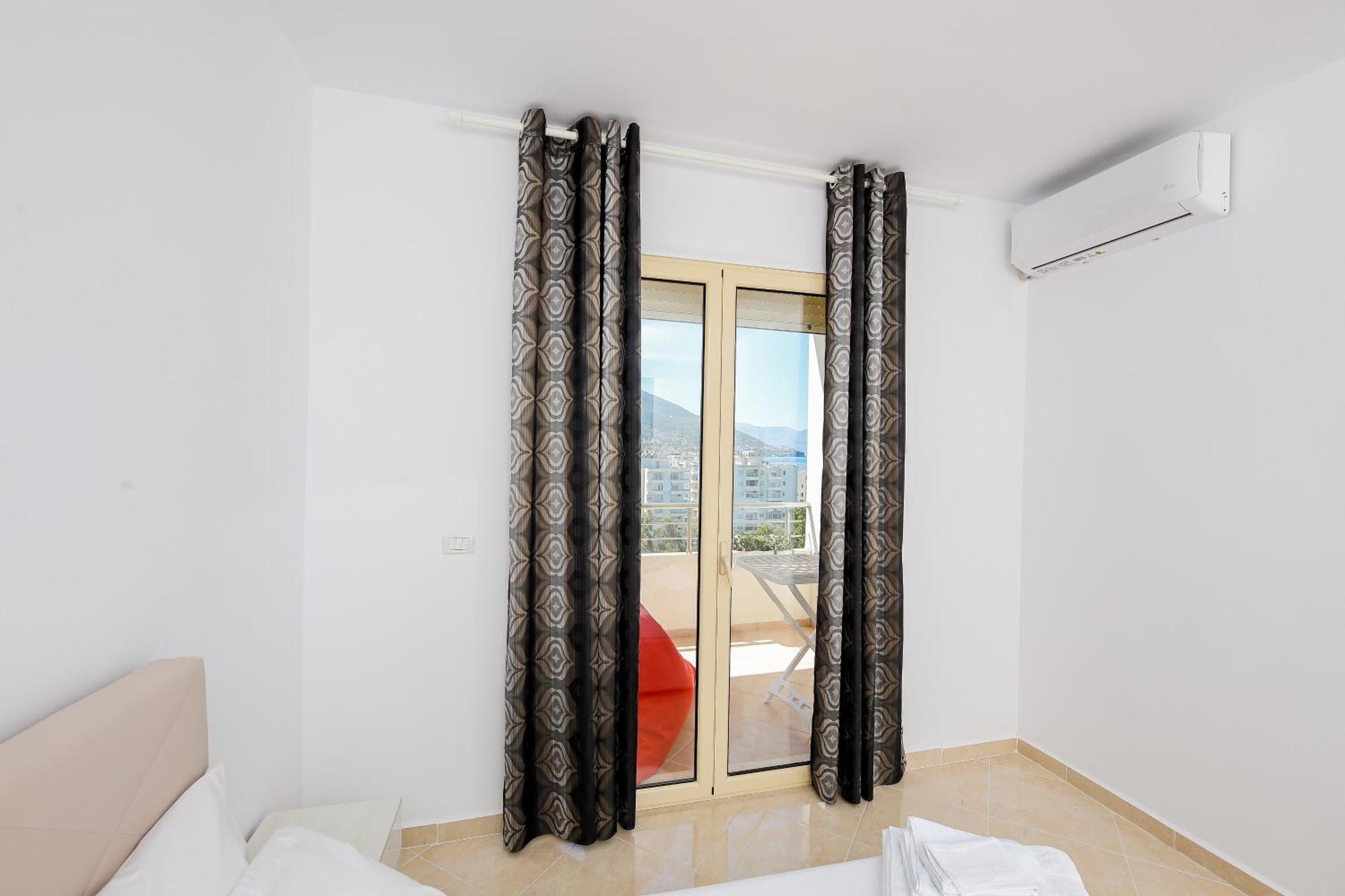 Sea Gem Apartment Vlorë Esterno foto