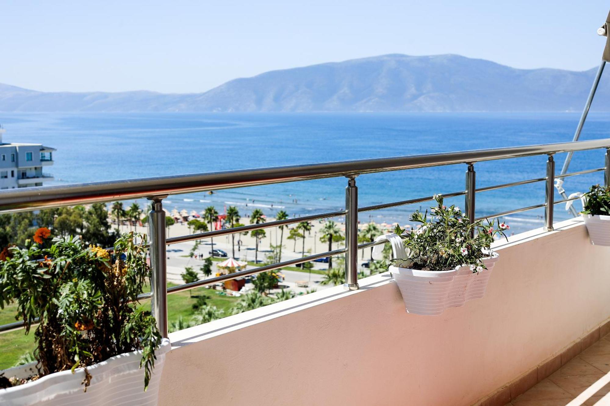 Sea Gem Apartment Vlorë Esterno foto