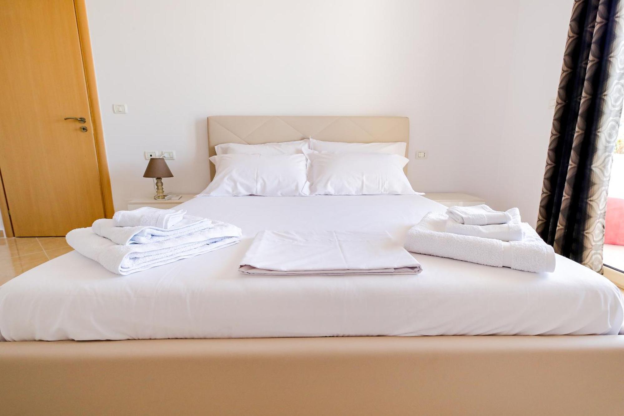 Sea Gem Apartment Vlorë Esterno foto