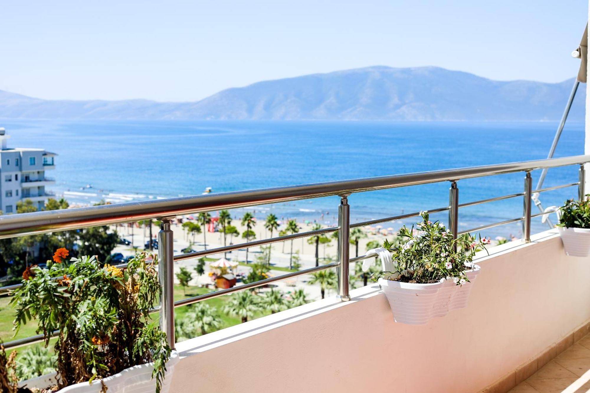 Sea Gem Apartment Vlorë Esterno foto